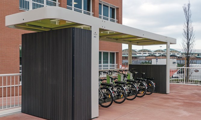 e-bike charging station